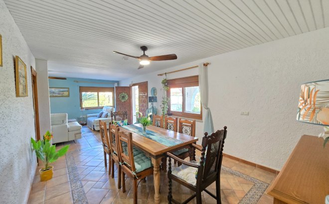 Resale - Villa -
Orihuela Costa - Costa Blanca