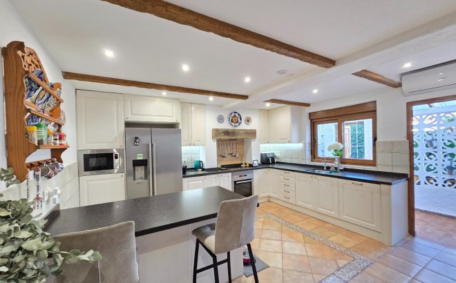 Resale - Villa -
Orihuela Costa - Costa Blanca