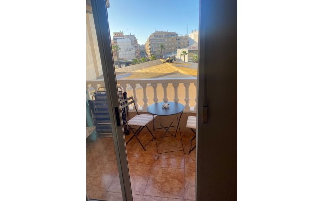 Revente - Appartement -
Torrevieja - Centro