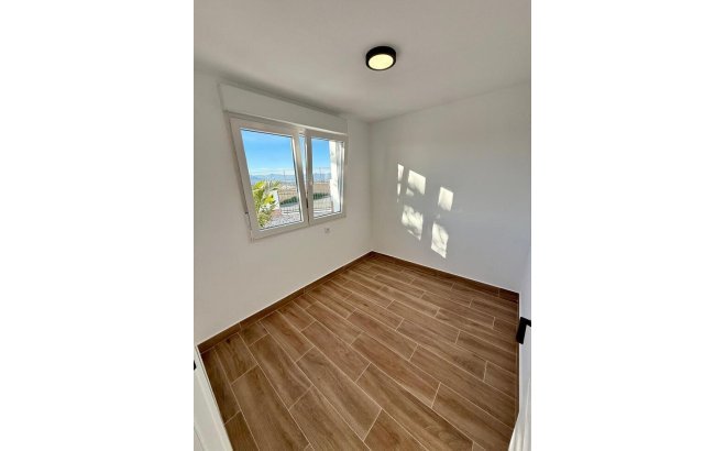 Herverkoop - Semi Detached -
Rojales, CIudad Quesada