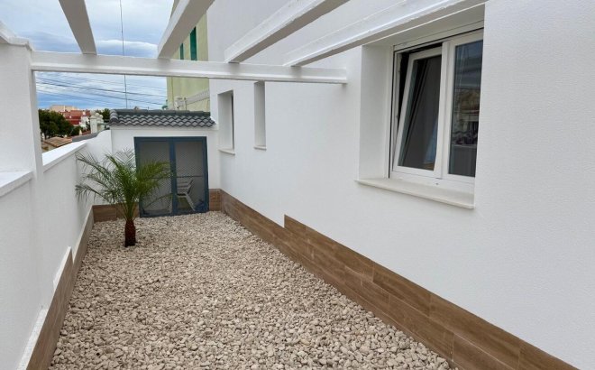 Herverkoop - Semi Detached -
Rojales, CIudad Quesada