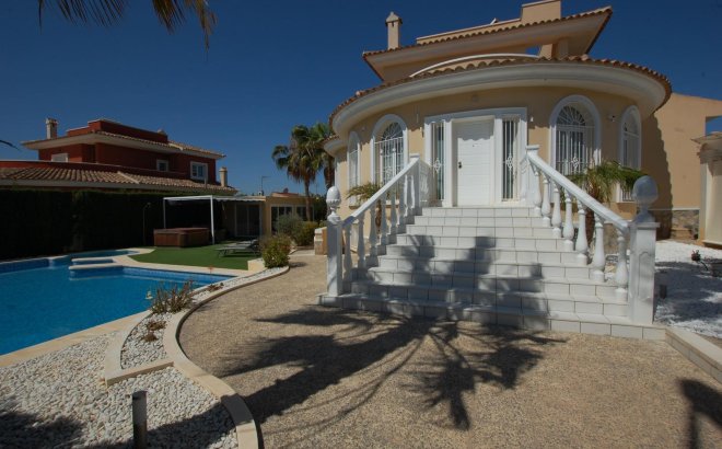 Resale - Villa -
Ciudad Quesada - Costa Blanca