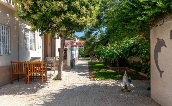 Resale - Villa -
Torrevieja - Costa Blanca