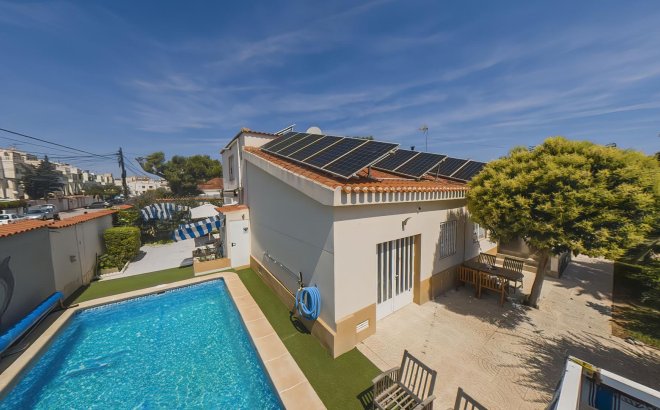 Resale - Villa -
Torrevieja - Costa Blanca