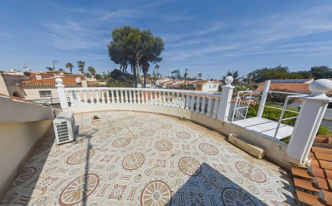 Resale - Villa -
Torrevieja - Costa Blanca