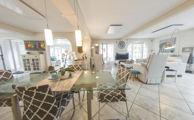 Resale - Villa -
Torrevieja - Costa Blanca