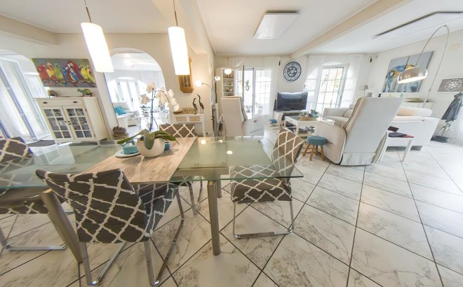 Resale - Villa -
Torrevieja - Costa Blanca