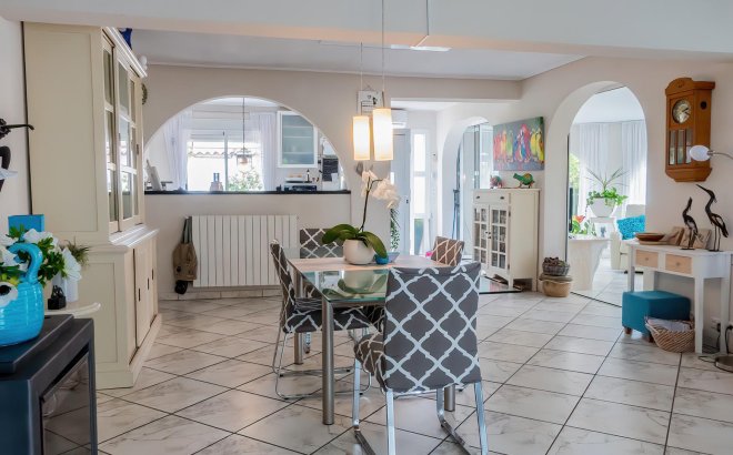 Resale - Villa -
Torrevieja - Costa Blanca