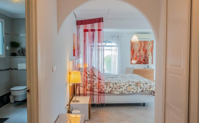 Resale - Villa -
Torrevieja - Costa Blanca