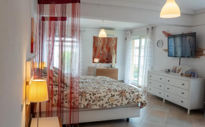 Resale - Villa -
Torrevieja - Costa Blanca