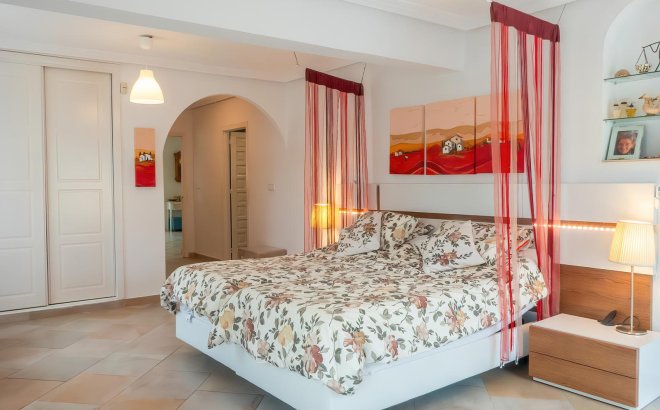 Resale - Villa -
Torrevieja - Costa Blanca