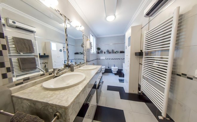 Resale - Villa -
Torrevieja - Costa Blanca