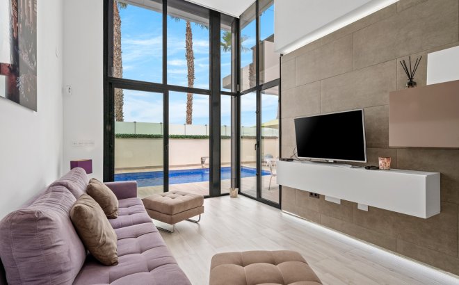 Resale - Villa -
Orihuela Costa - Cabo Roig