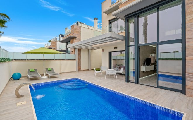 Resale - Villa -
Orihuela Costa - Cabo Roig
