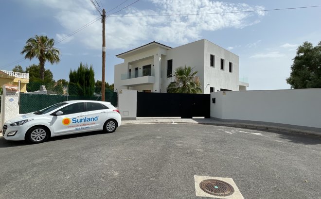Resale - Villa -
Ciudad Quesada - Costa Blanca