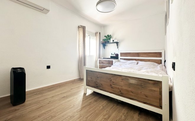 Resale - Bungalow -
Orihuela Costa - Costa Blanca