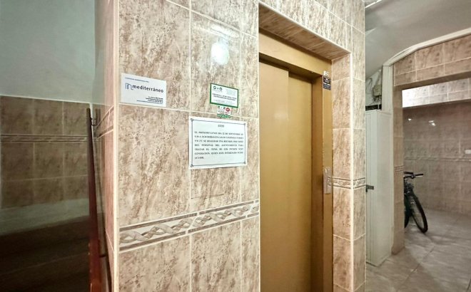 Resale - Apartment -
Torrevieja - Estacion De Autobuses