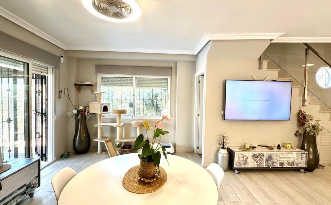 Resale - Villa -
Orihuela Costa - La Regia