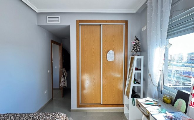 Resale - Apartment -
Torrevieja - Playa del Cura