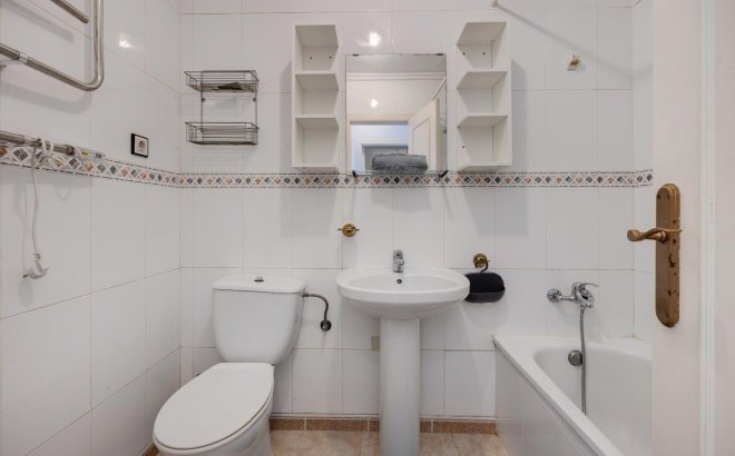 Resale - Bungalow -
Torrevieja - La Siesta - El Salado - Torreta