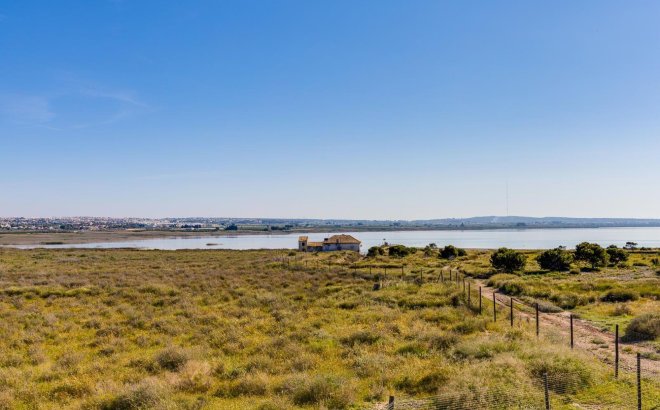 Resale - Bungalow -
Torrevieja - La Siesta - El Salado - Torreta