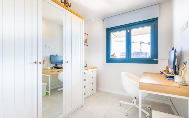 Resale - Apartment -
Orihuela Costa - Mil Palmeras