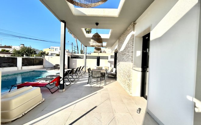 Resale - Villa -
Los Balcones - Costa Blanca