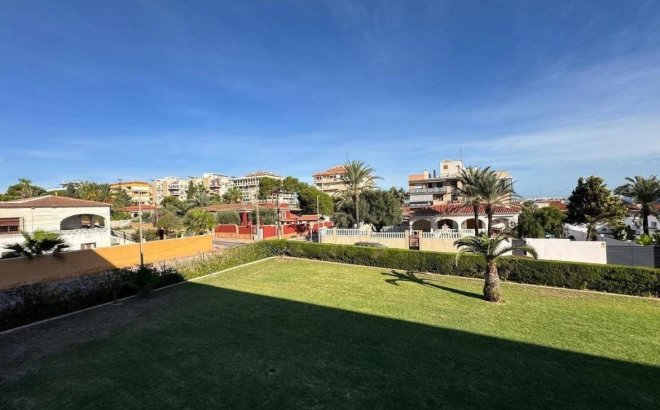 Resale - Apartment -
Torrevieja - Punta Prima