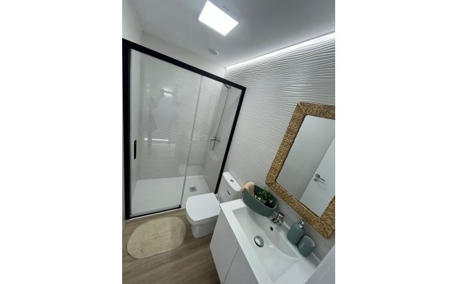 Resale - Apartment -
Torrevieja - Punta Prima