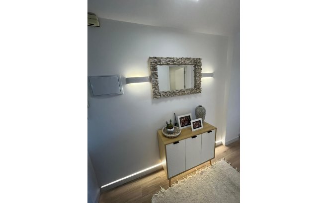 Resale - Apartment -
Torrevieja - Punta Prima