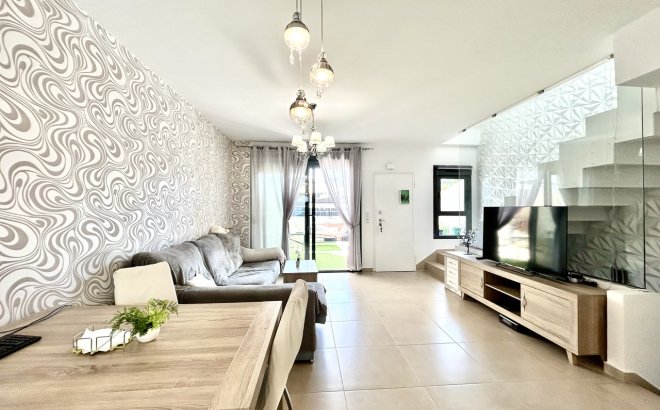 Resale - Town House -
Los Dolses - Inland