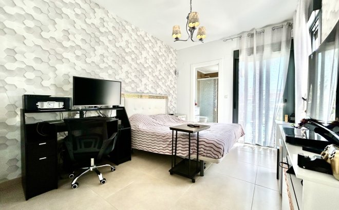 Resale - Town House -
Los Dolses - Inland