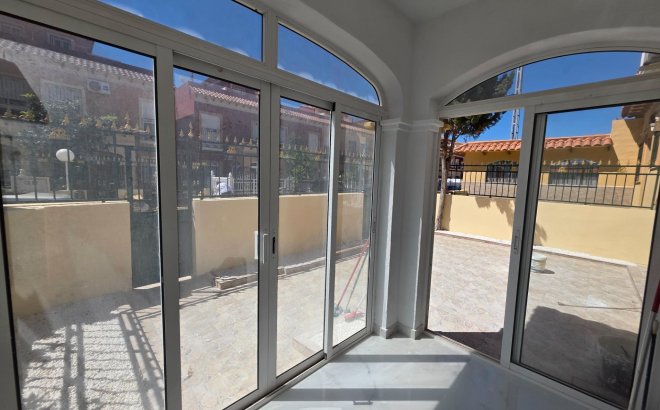 Resale - Dúplex -
Torrevieja - Torretas