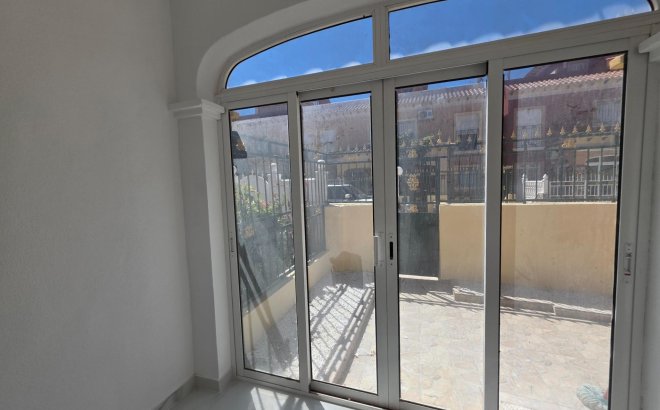 Resale - Dúplex -
Torrevieja - Torretas