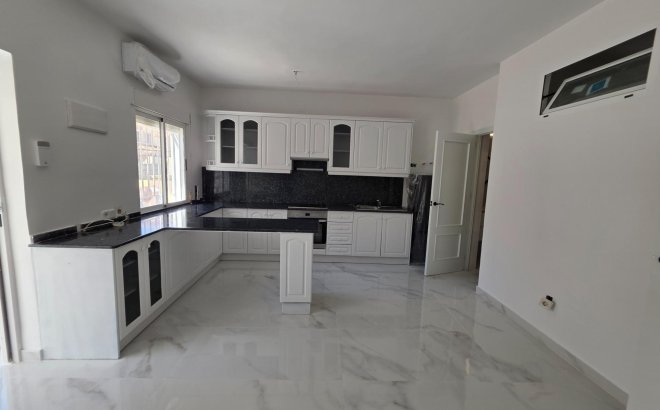 Resale - Dúplex -
Torrevieja - Torretas