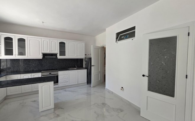 Resale - Dúplex -
Torrevieja - Torretas