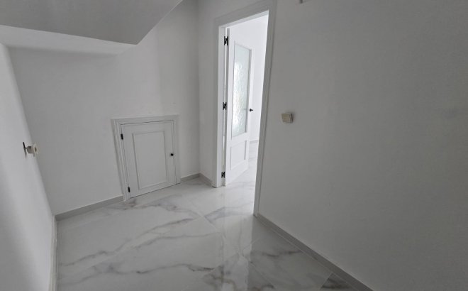 Resale - Dúplex -
Torrevieja - Torretas