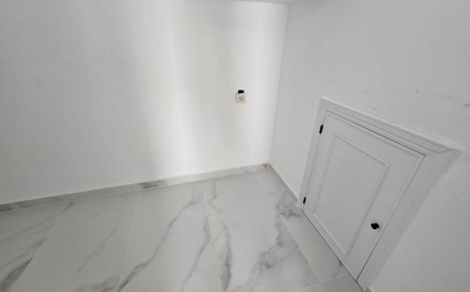 Resale - Dúplex -
Torrevieja - Torretas