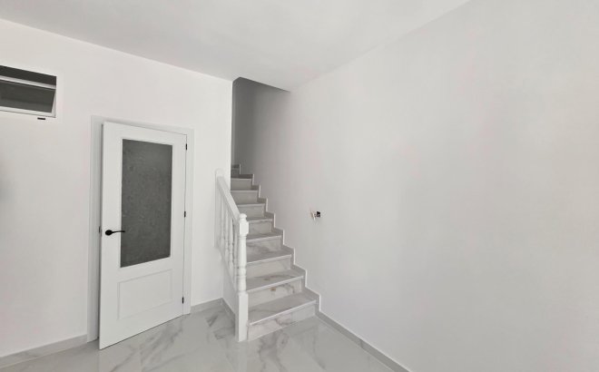 Resale - Dúplex -
Torrevieja - Torretas