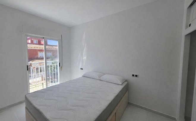 Resale - Dúplex -
Torrevieja - Torretas