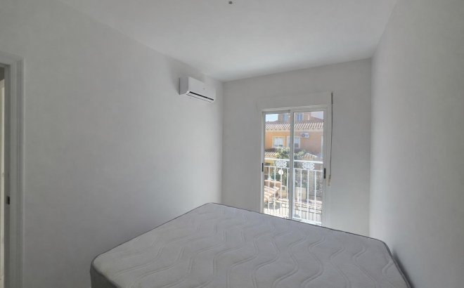 Resale - Dúplex -
Torrevieja - Torretas