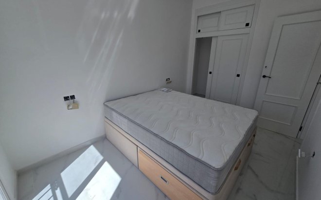 Resale - Dúplex -
Torrevieja - Torretas