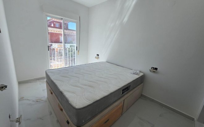 Resale - Dúplex -
Torrevieja - Torretas