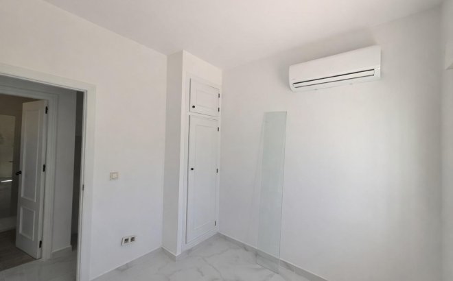 Resale - Dúplex -
Torrevieja - Torretas