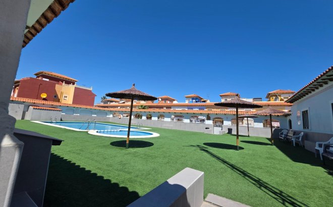 Resale - Dúplex -
Torrevieja - Torretas