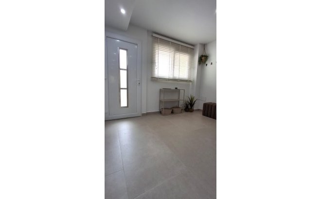 Resale - Apartment -
Torrevieja - Acequion