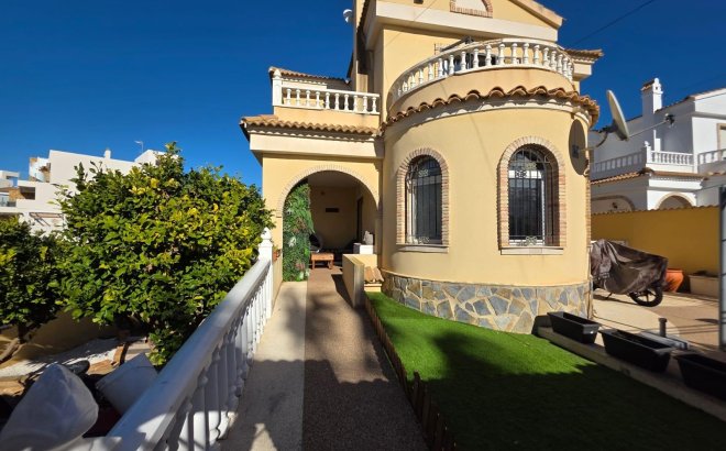 Resale - Villa -
Orihuela Costa - Villamartín-las Filipinas