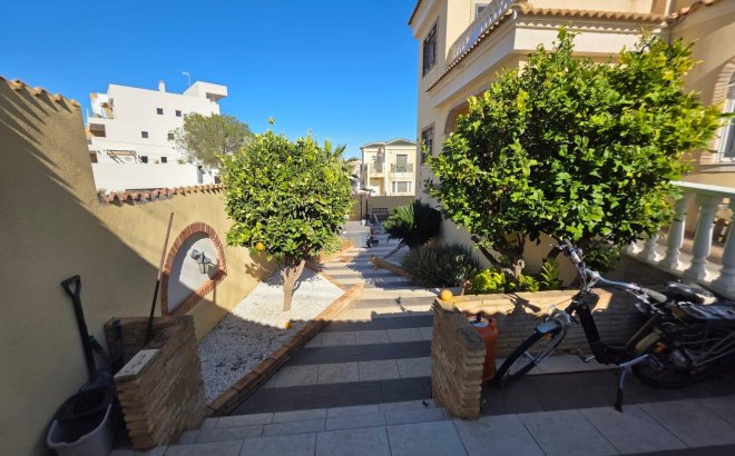 Resale - Villa -
Orihuela Costa - Villamartín-las Filipinas