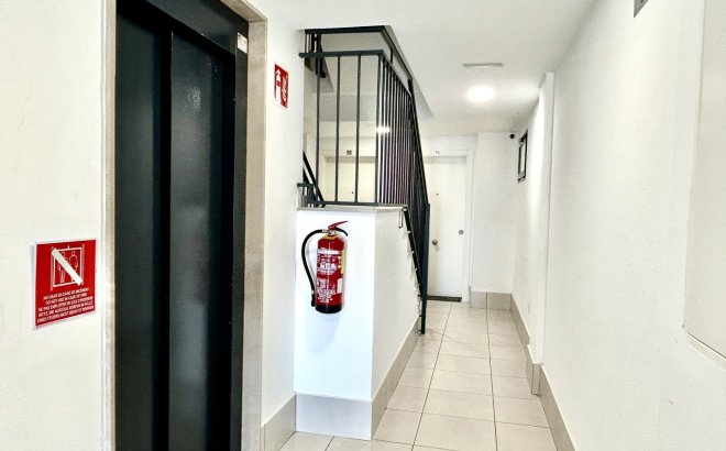 Resale - Apartment -
Villamartin - Costa Blanca