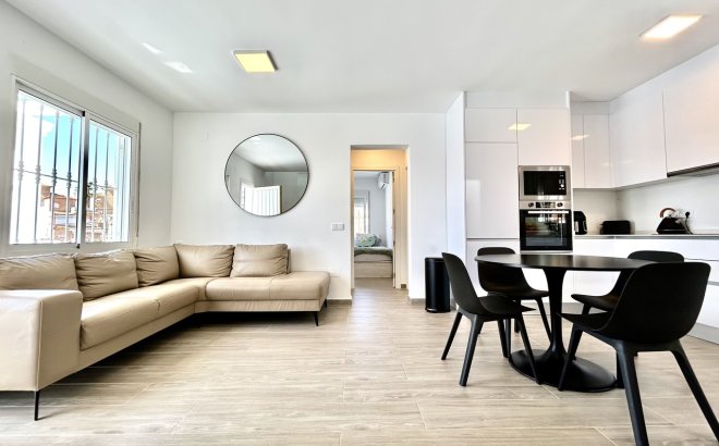 Resale - Villa -
Villamartin - Costa Blanca